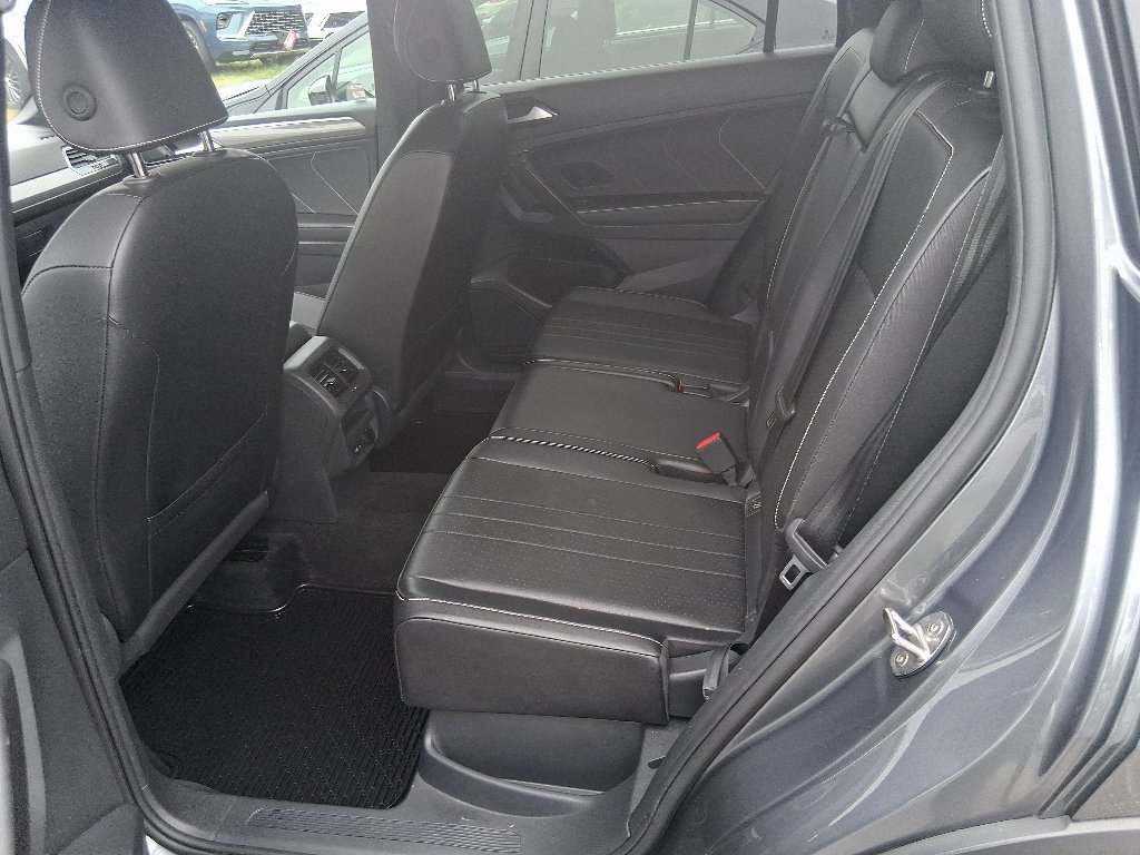 Used 2024 Volkswagen Tiguan SE R-Line AWD/4WD image 17