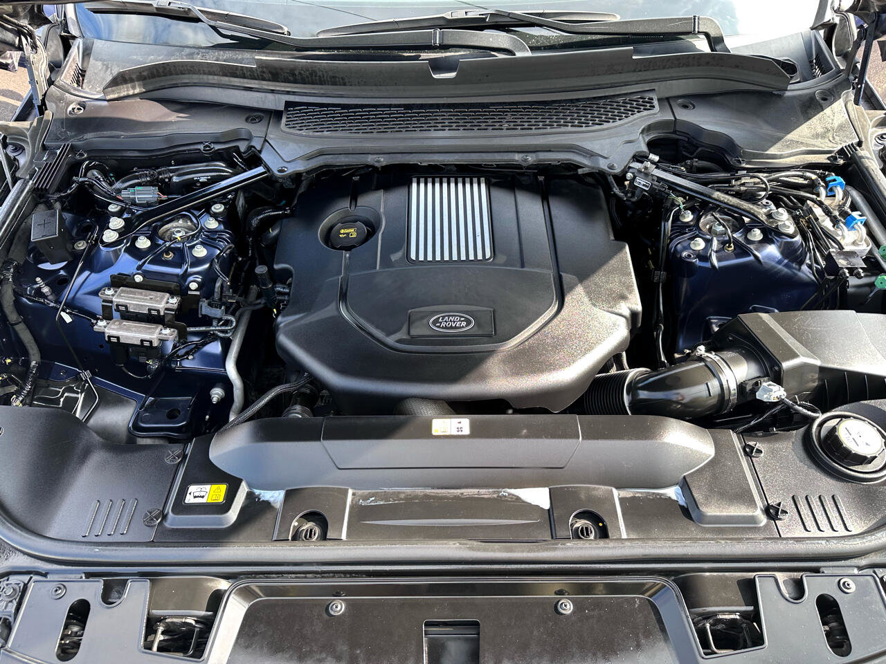 Used 2016 Land Rover Range Rover Sport SE image 38