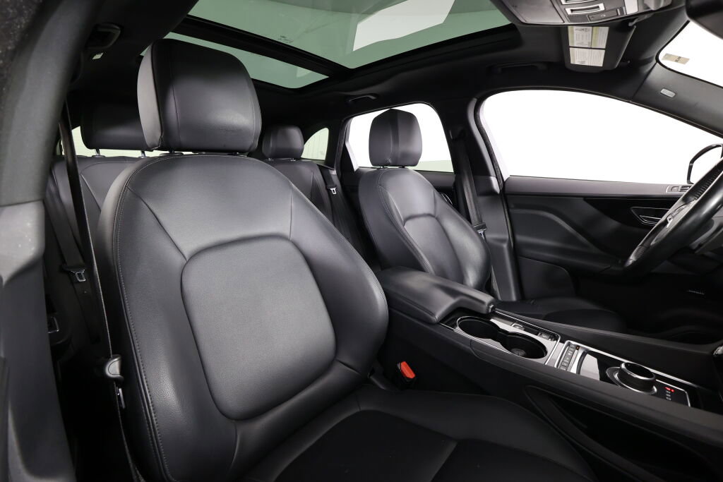 Used 2017 Jaguar F-PACE Premium image 26