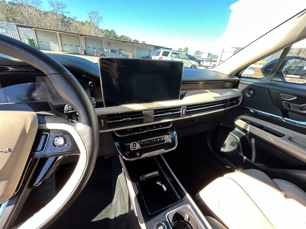 Used 2025 Lincoln Corsair Reserve w/ Equipment Group 202A image 32