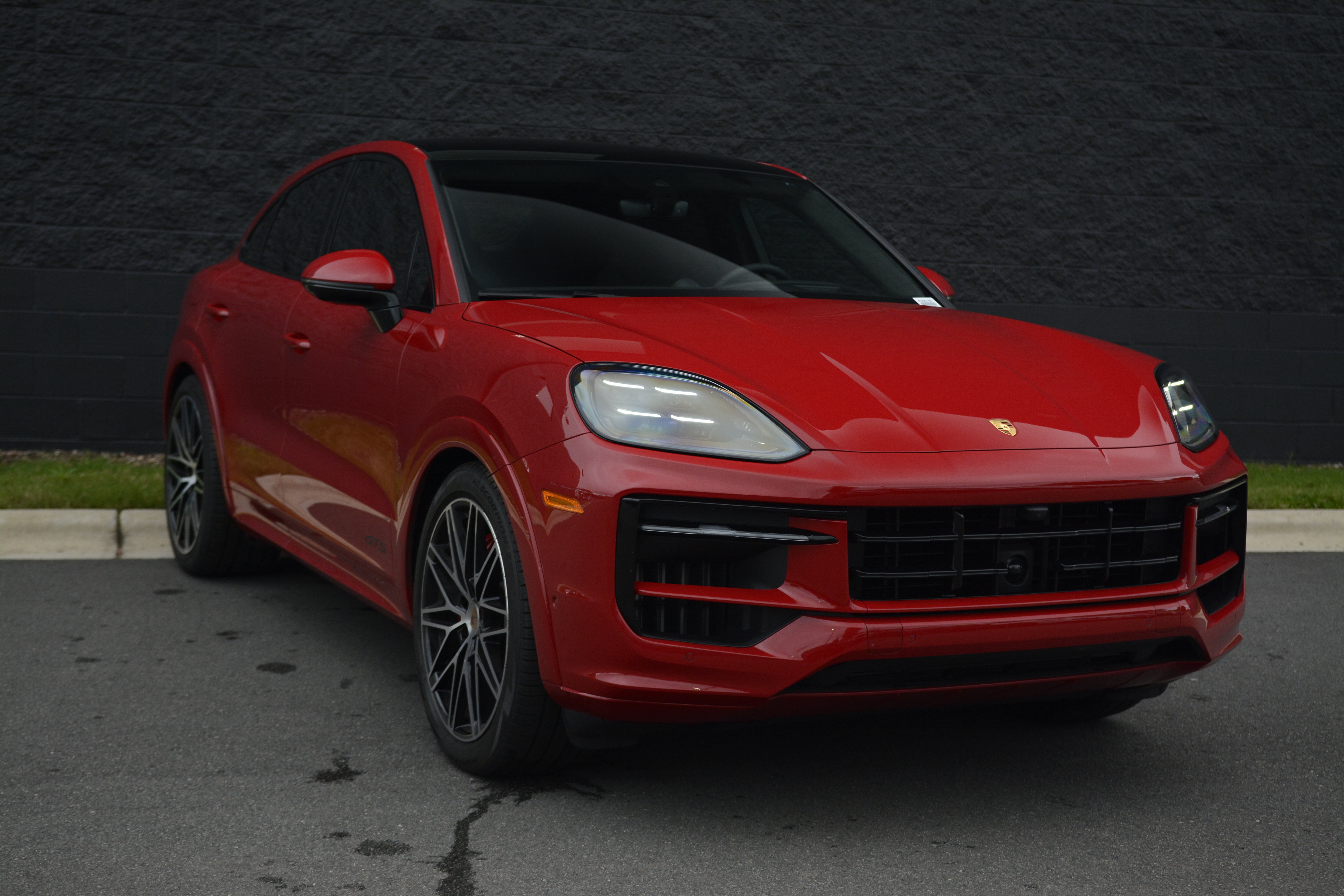 Certified 2025 Porsche Cayenne GTS AWD/4WD image 9