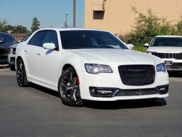 Used 2023 Chrysler 300 S w/ Comfort Group RWD image 2