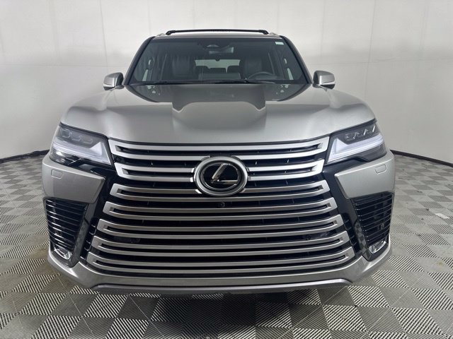 Used 2025 Lexus LX 700h Luxury AWD/4WD image 3