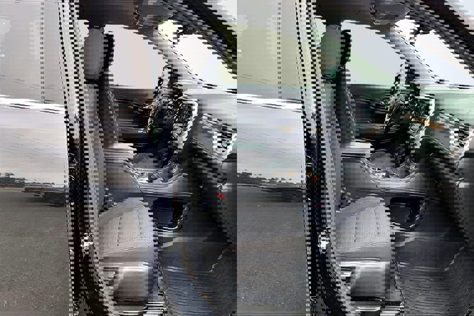 Used 2023 GMC Acadia SLE w/ Driver Convenience Package image 14