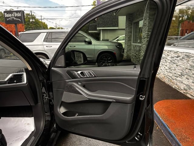 Used 2024 BMW X7 xDrive40i w/ Premium Package AWD/4WD image 13