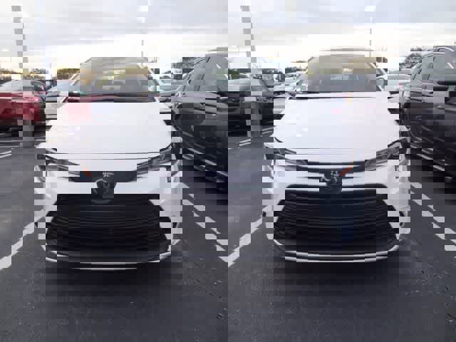 Used 2024 Toyota Corolla LE image 2