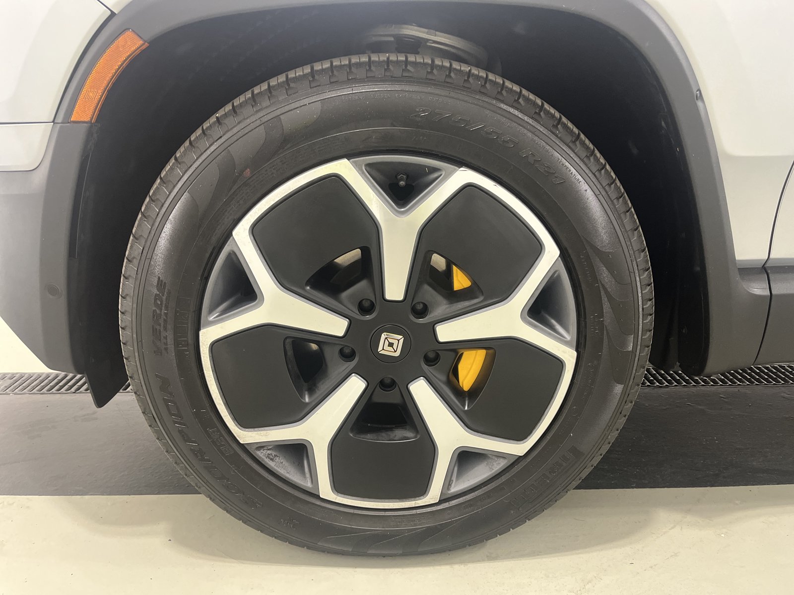 Used 2024 Rivian R1S Adventure AWD/4WD image 9