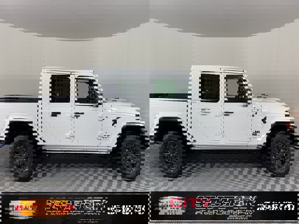 New 2025 Jeep Gladiator Sport image 8