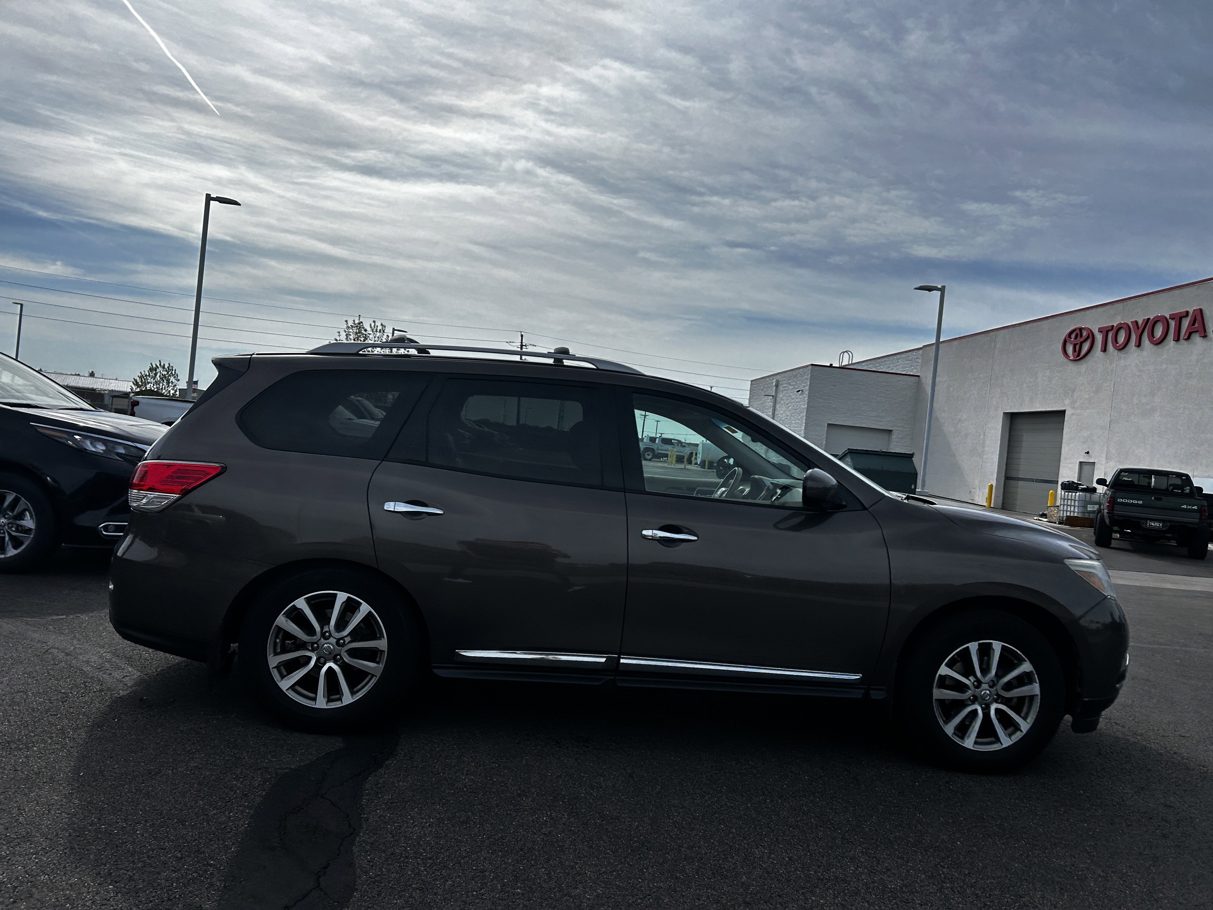 Used 2015 Nissan Pathfinder SL w/ SL Premium Package AWD/4WD image 6