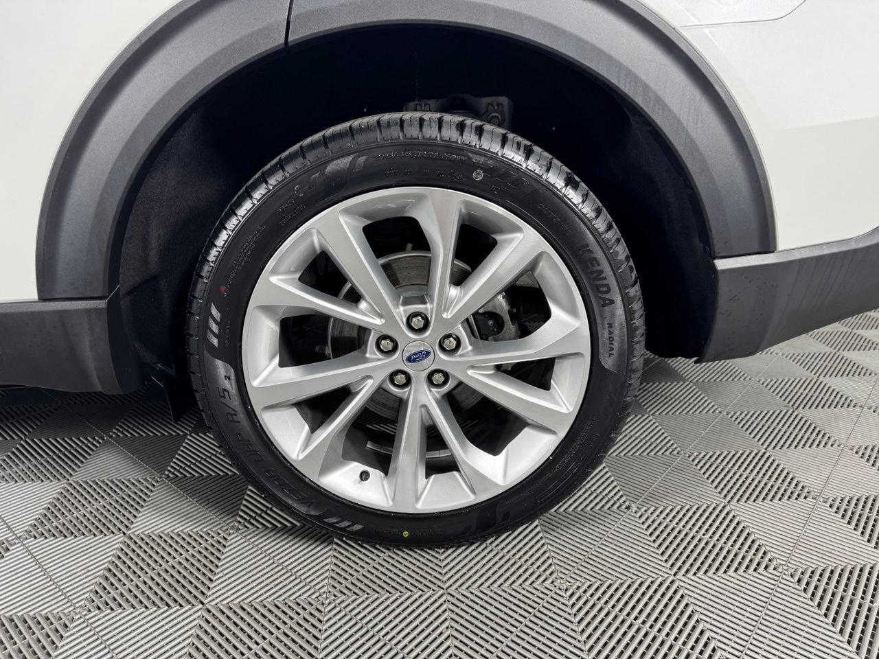 Used 2023 Ford Explorer Platinum w/ Class IV Trailer Tow Package AWD/4WD image 30