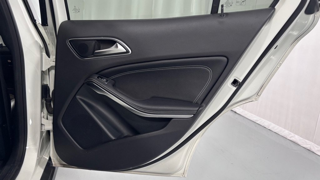 Used 2015 Mercedes-Benz GLA 250 4MATIC image 27