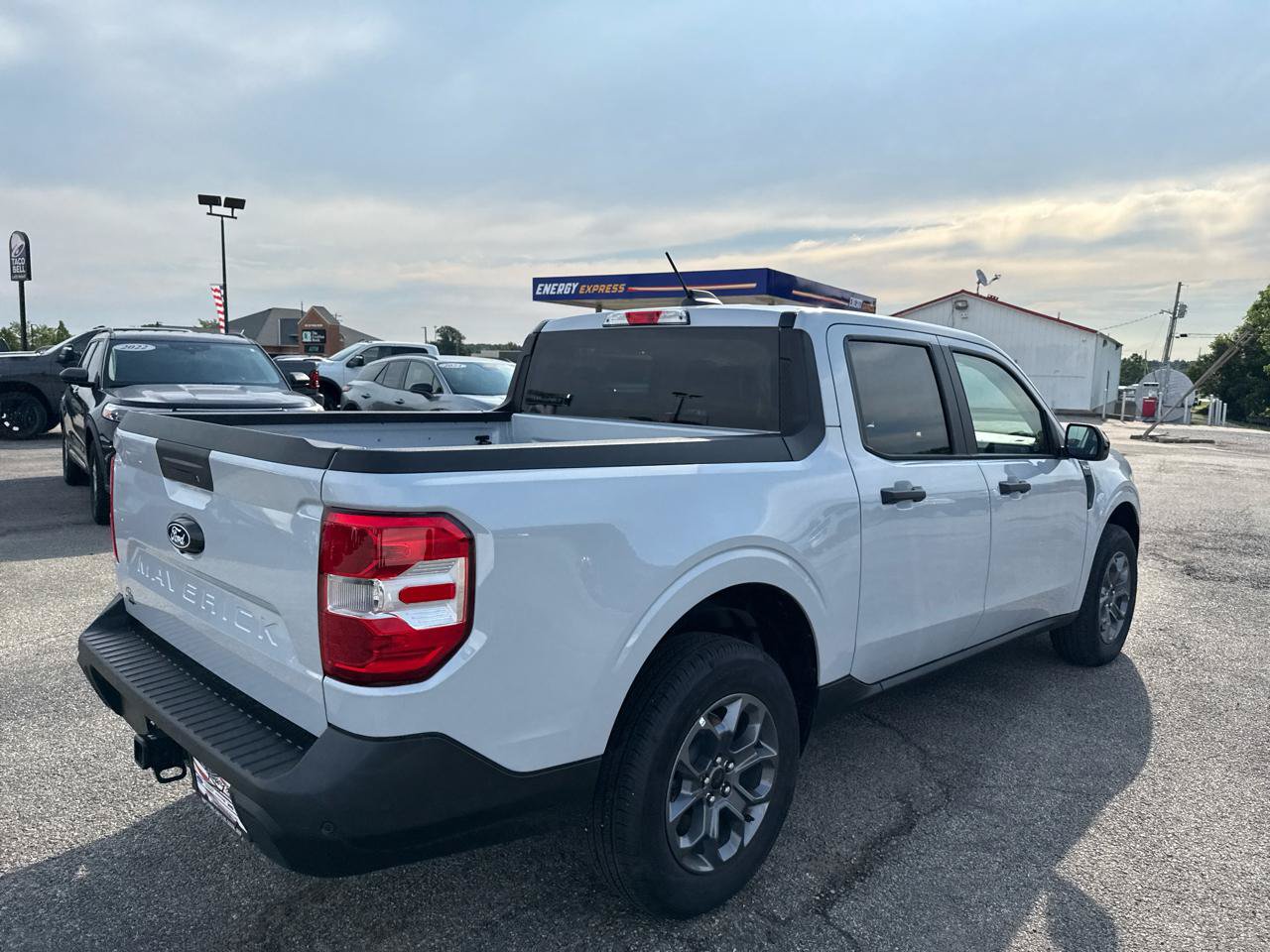 New 2026 Ford Maverick XLT w/ XLT Luxury Package FWD image 6