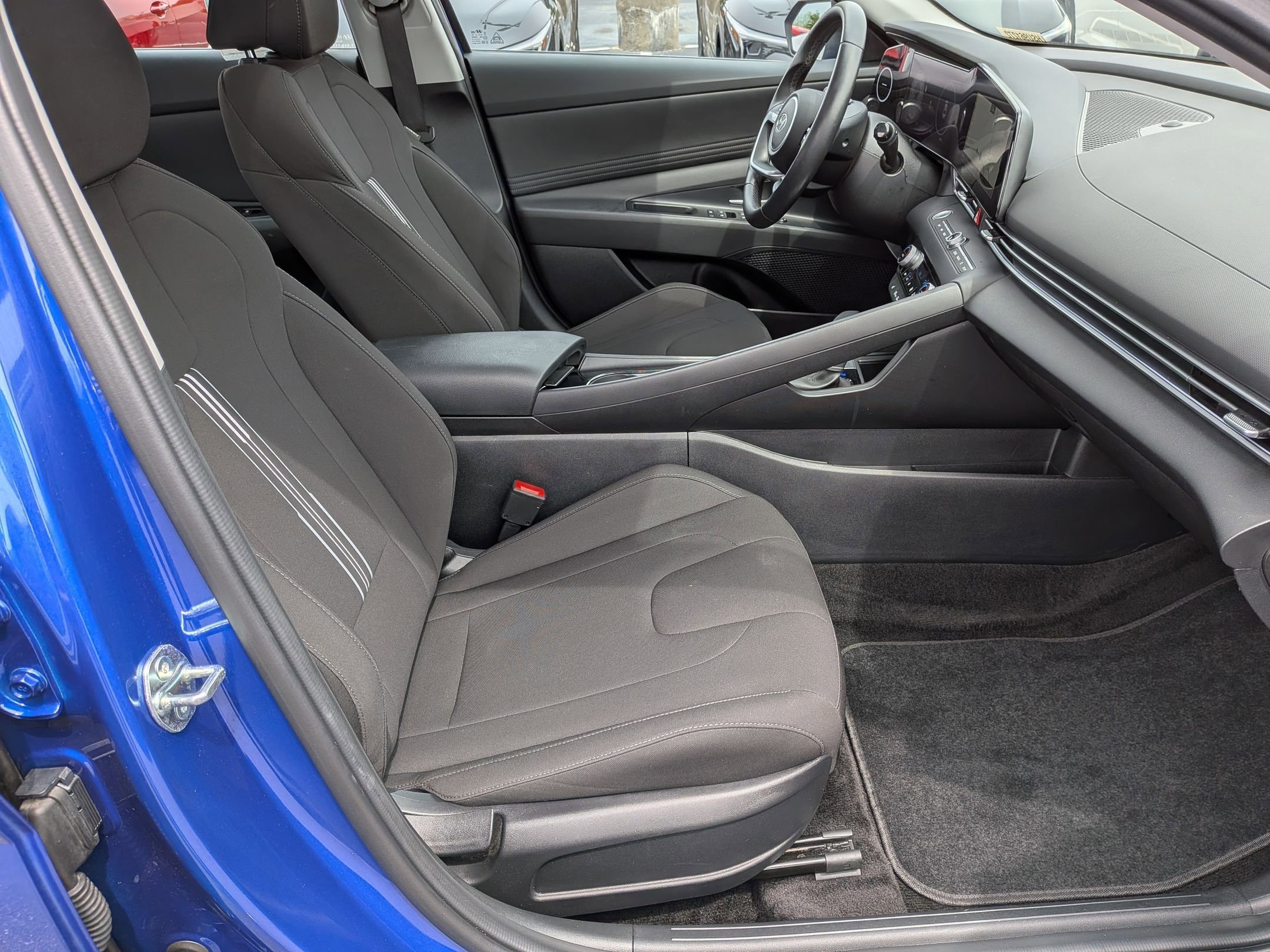 Used 2025 Hyundai Elantra SEL FWD image 36