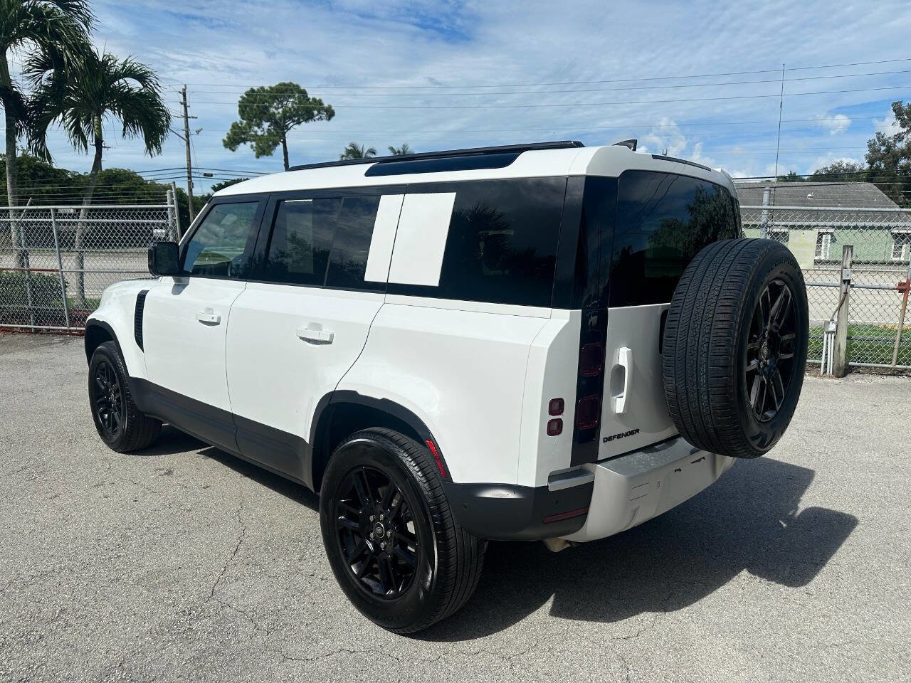 Used 2025 Land Rover Defender 110 S AWD/4WD image 6