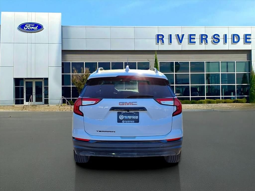 Used 2023 GMC Terrain SLE w/ Driver Convenience Package image 5