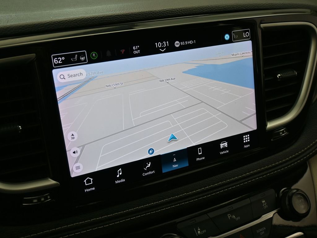 Used 2024 Chrysler Pacifica Select image 23