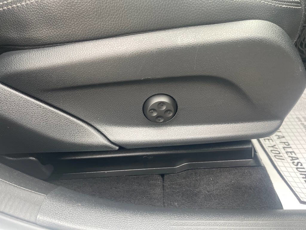 Used 2019 Mercedes-Benz GLC 300 4MATIC image 24