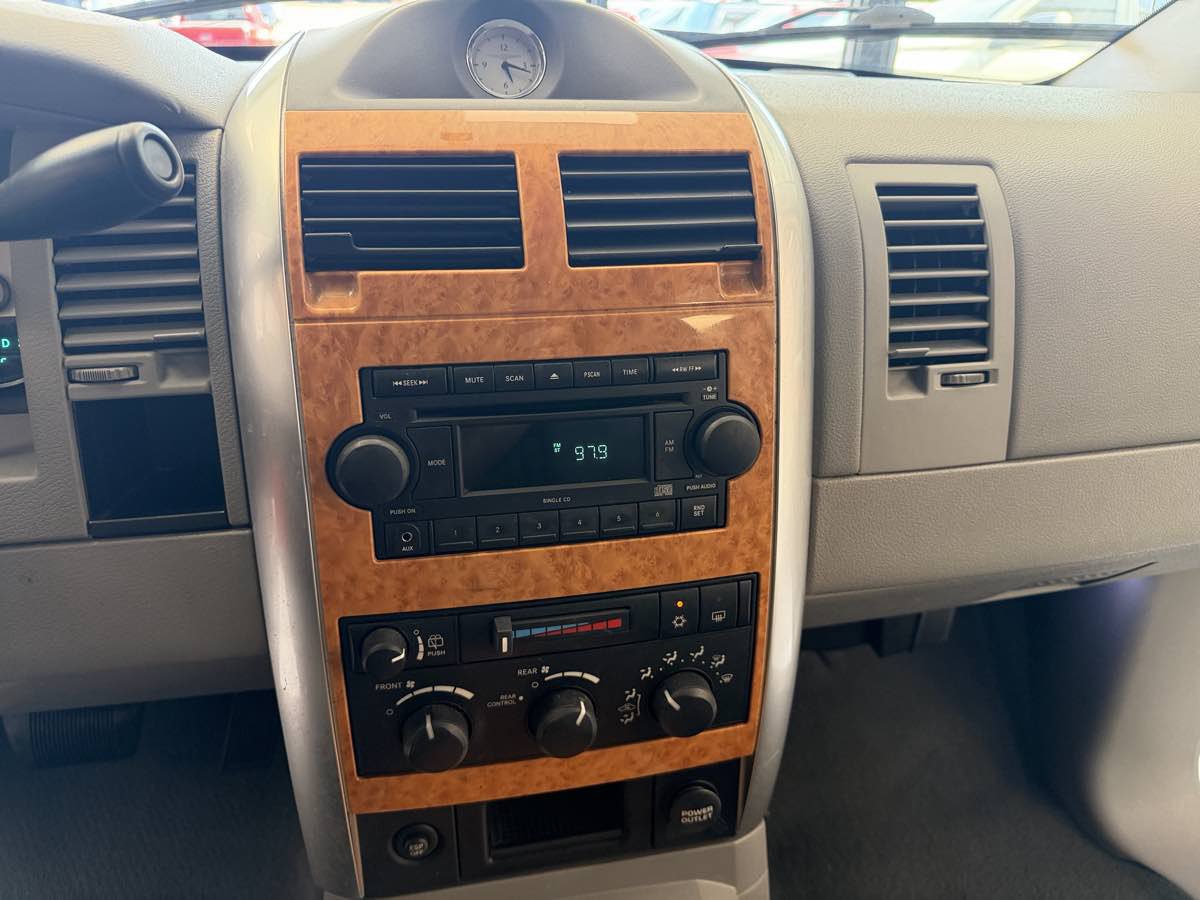 Used 2007 Chrysler Aspen Limited RWD image 23