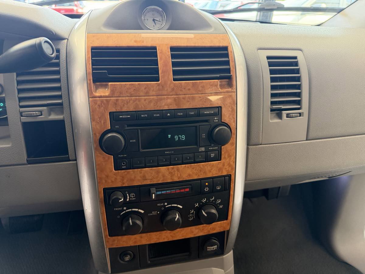 Used 2007 Chrysler Aspen Limited RWD image 23