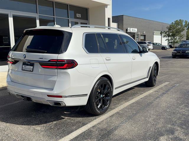 Used 2023 BMW X7 xDrive40i w/ Premium Package AWD/4WD image 3