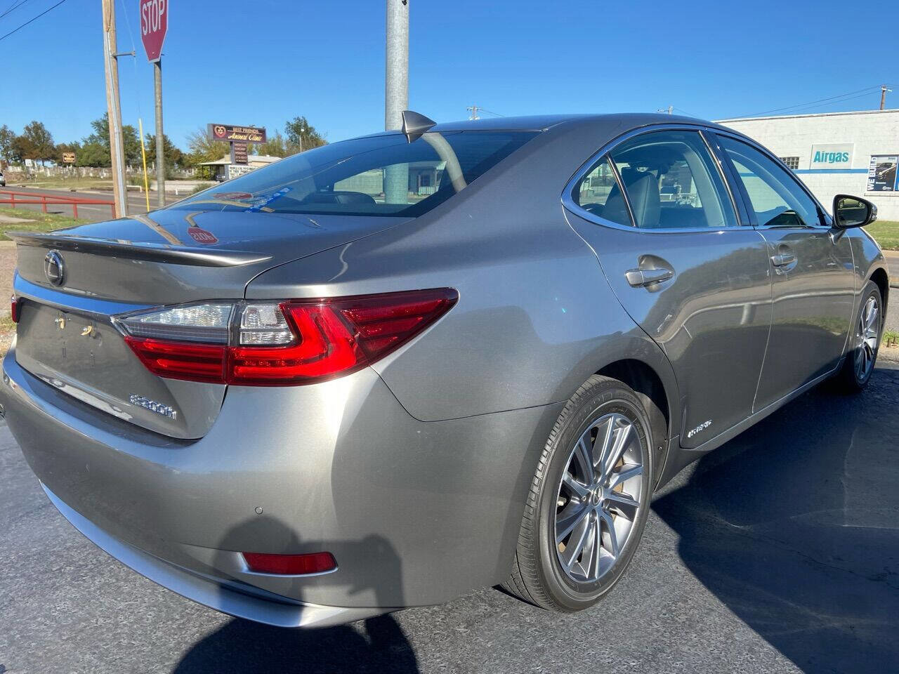 Used 2016 Lexus ES 300h image 6
