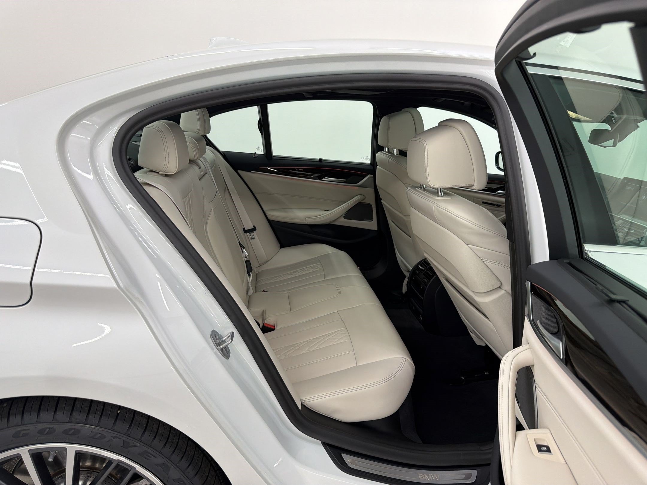 Used 2023 BMW 540i w/ Executive Package RWD image 35