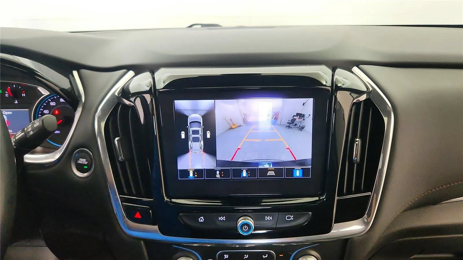 Used 2023 Chevrolet Traverse RS AWD/4WD image 27