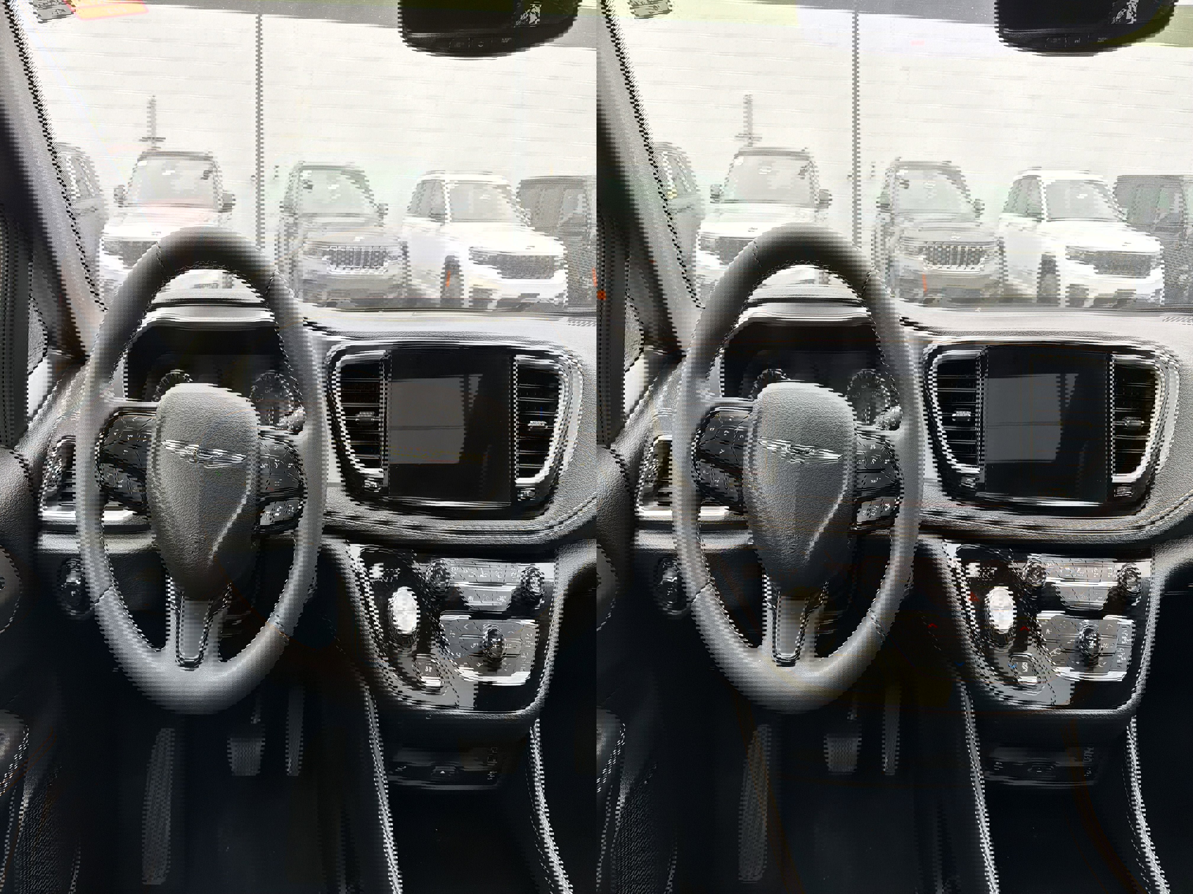 Used 2022 Chrysler Pacifica Limited w/ Uconnect Theater Family Group image 22