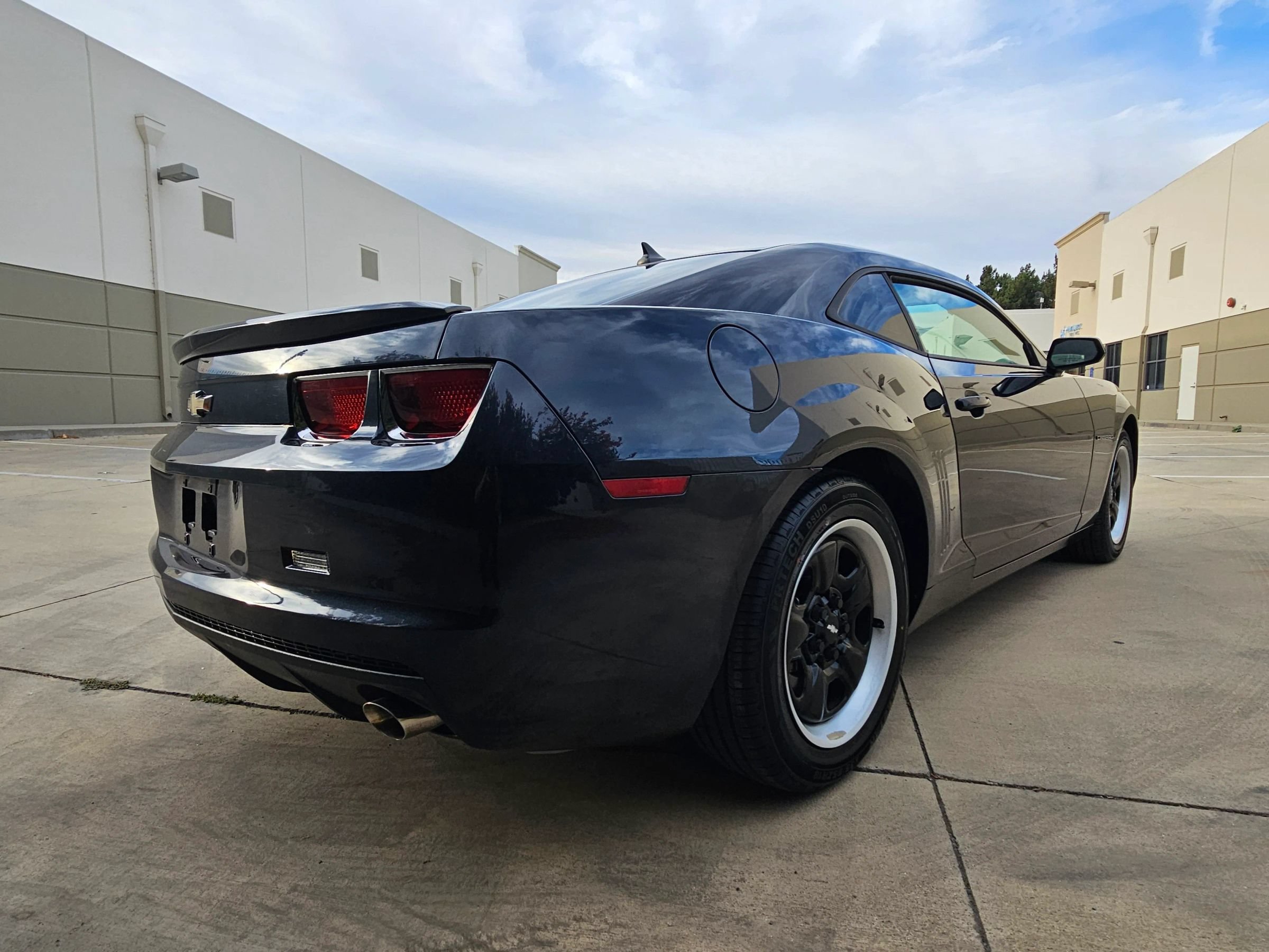 Used 2013 Chevrolet Camaro LS RWD image 5