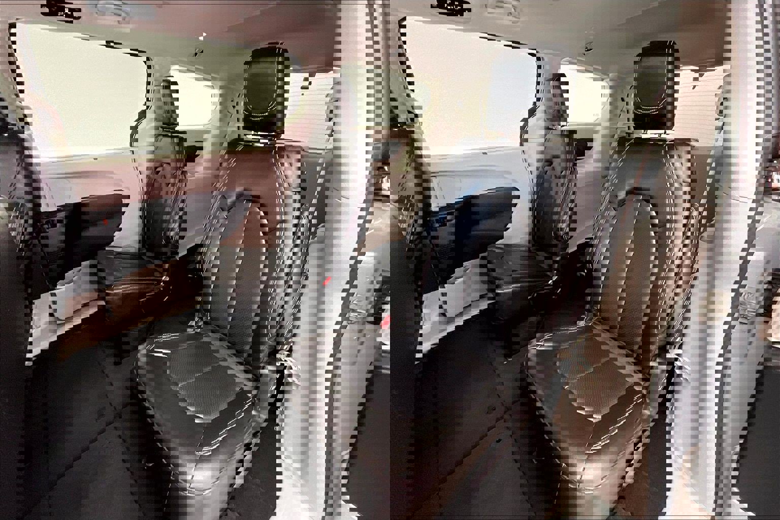 Used 2023 Chrysler Pacifica Touring-L image 19