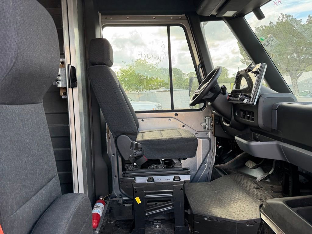 Used 2024 Chevrolet Brightdrop 600 w/ Commercial Equipment Package AWD/4WD image 18