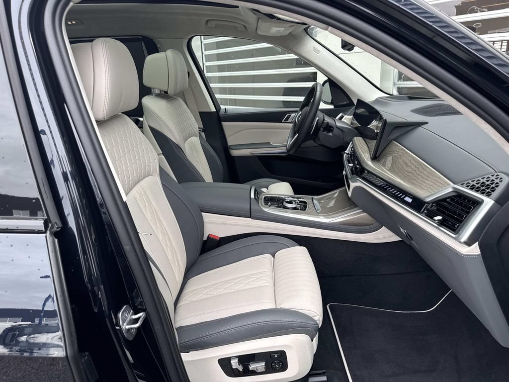 Used 2024 BMW X7 M60i w/ Executive Package AWD/4WD image 10