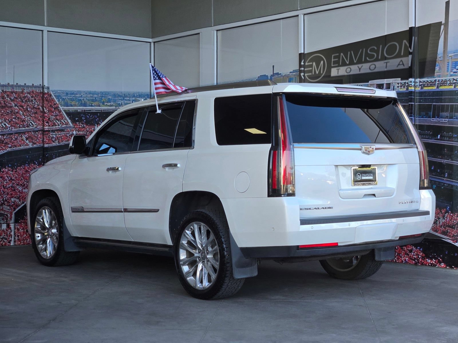 Used 2017 Cadillac Escalade Premium Luxury AWD/4WD image 6