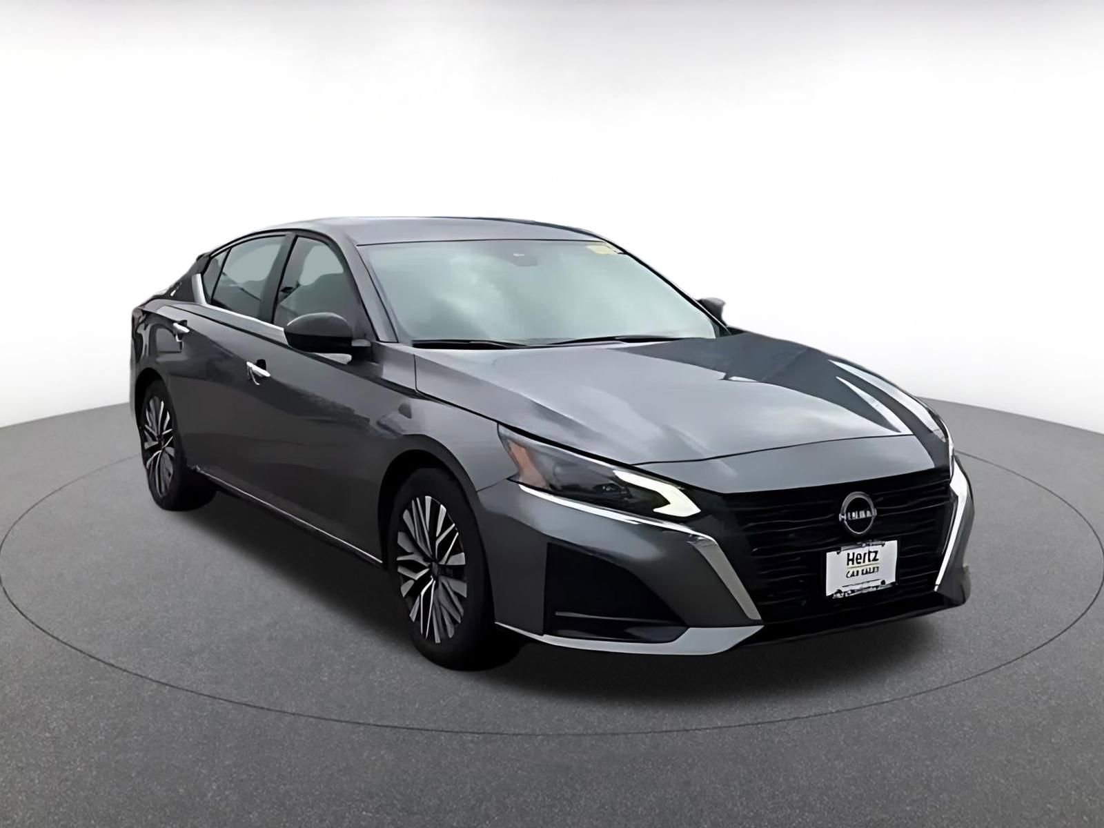 Used 2025 Nissan Altima 2.5 SV FWD image 3