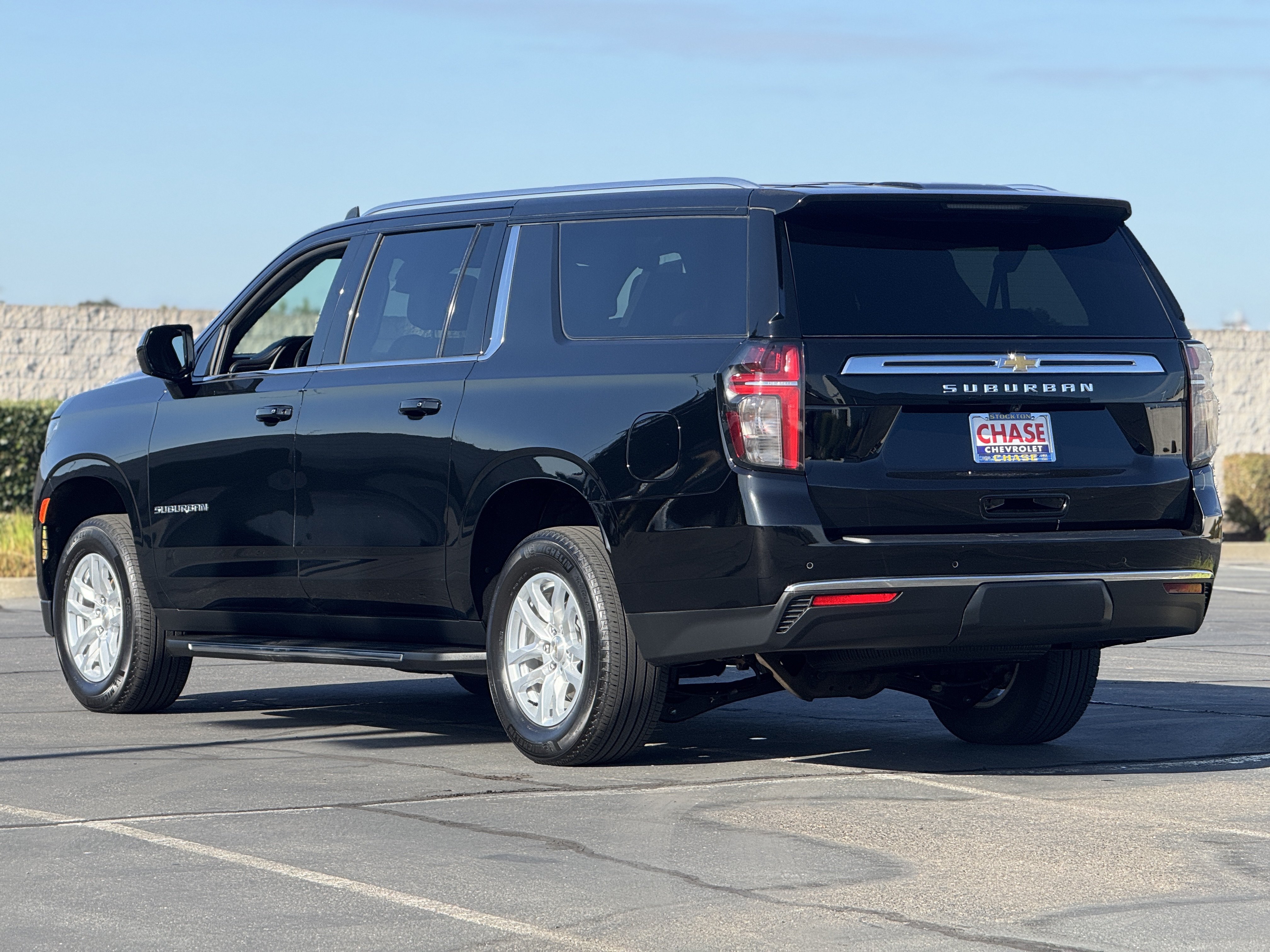 Certified 2024 Chevrolet Suburban LS AWD/4WD image 5