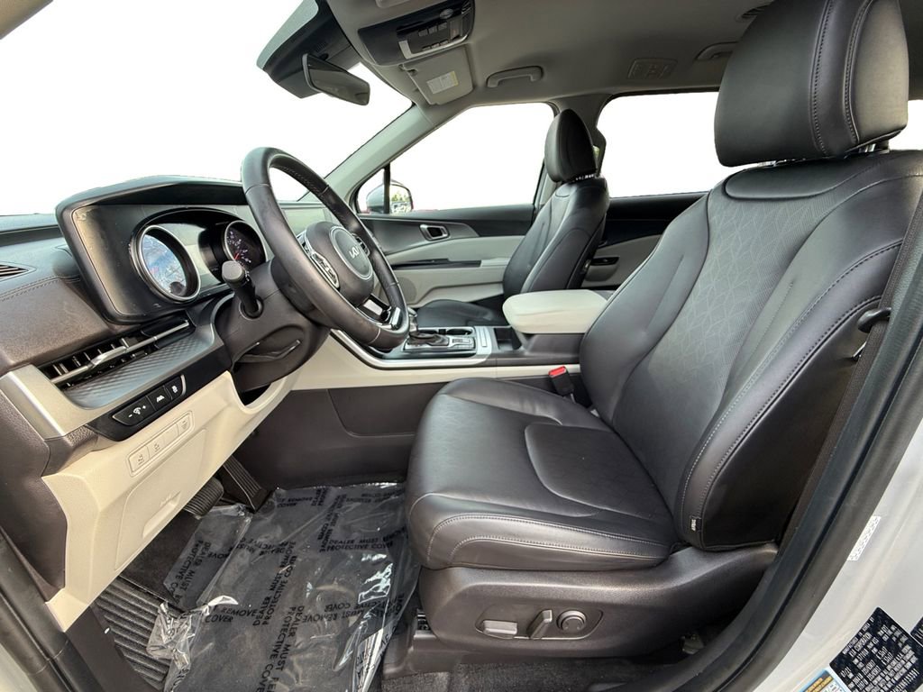 Used 2022 Kia Carnival LX image 9