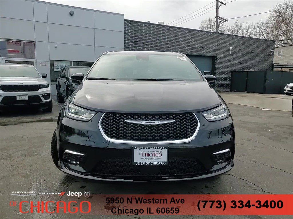 New 2025 Chrysler Pacifica Select AWD/4WD image 2