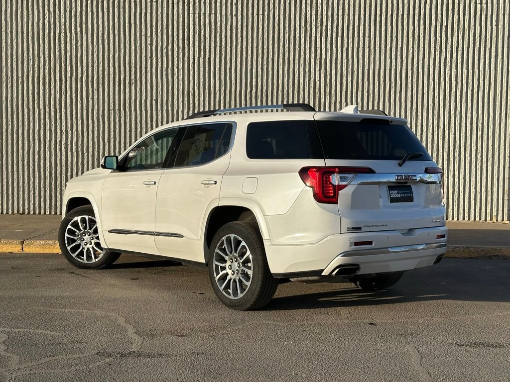 Used 2023 GMC Acadia Denali w/ Denali Ultimate Package AWD/4WD image 3
