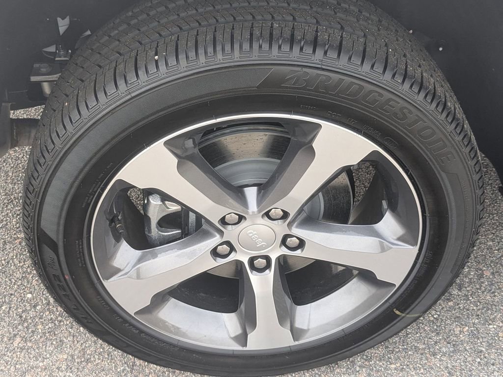 New 2025 Jeep Grand Cherokee L Limited w/ Trailer Tow Package image 14