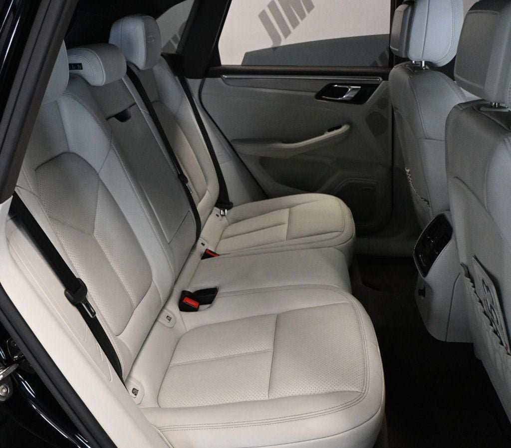 Used 2017 Porsche Macan GTS AWD/4WD image 19