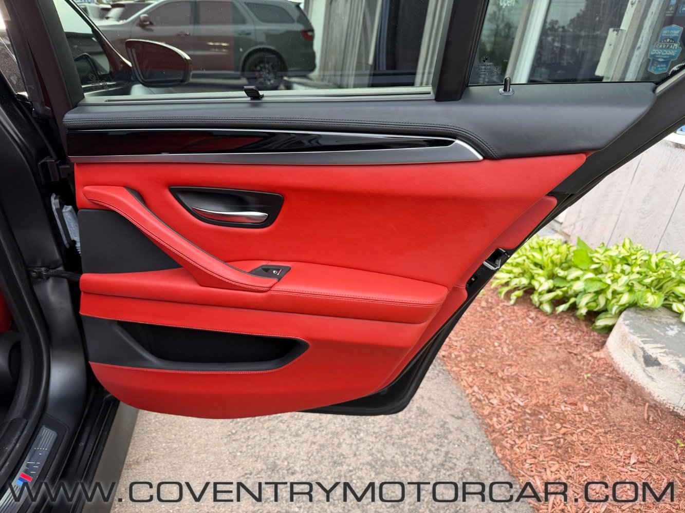 Used 2013 BMW M5 RWD image 46