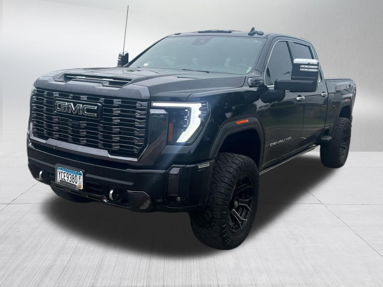 Used 2024 GMC Sierra 3500 Denali Ultimate AWD/4WD image 7