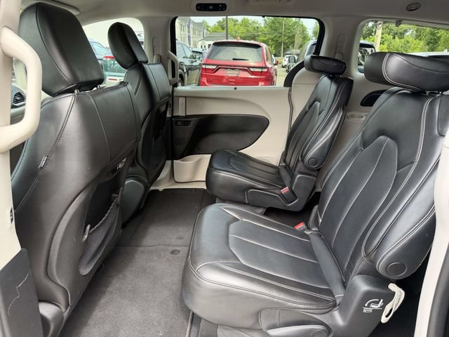 Used 2023 Chrysler Pacifica Touring-L FWD image 17
