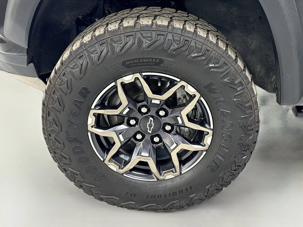 Used 2025 Chevrolet Colorado ZR2 w/ Technology Package AWD/4WD image 34