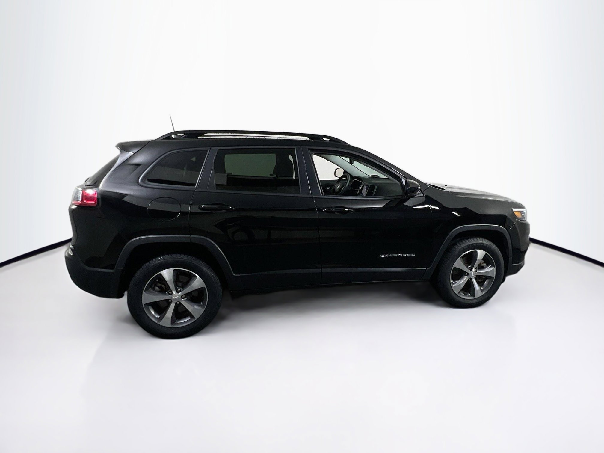 Used 2022 Jeep Cherokee Limited w/ Mopar Interior Package image 4