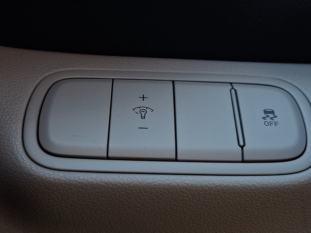 Certified 2025 Hyundai Venue SEL FWD image 26