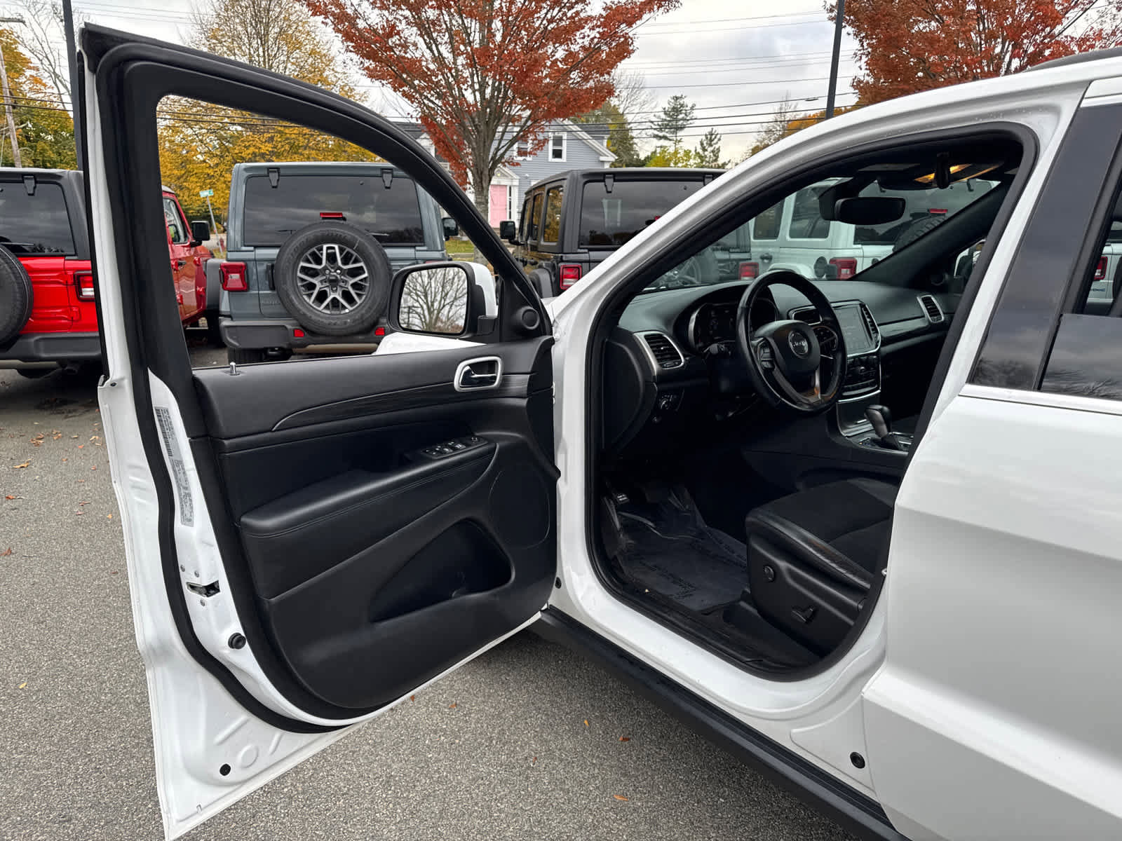 Used 2022 Jeep Grand Cherokee Laredo X image 11