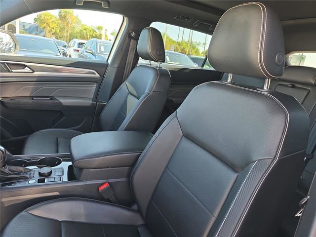 Used 2022 Volkswagen Atlas Cross Sport SEL R-Line AWD/4WD image 17