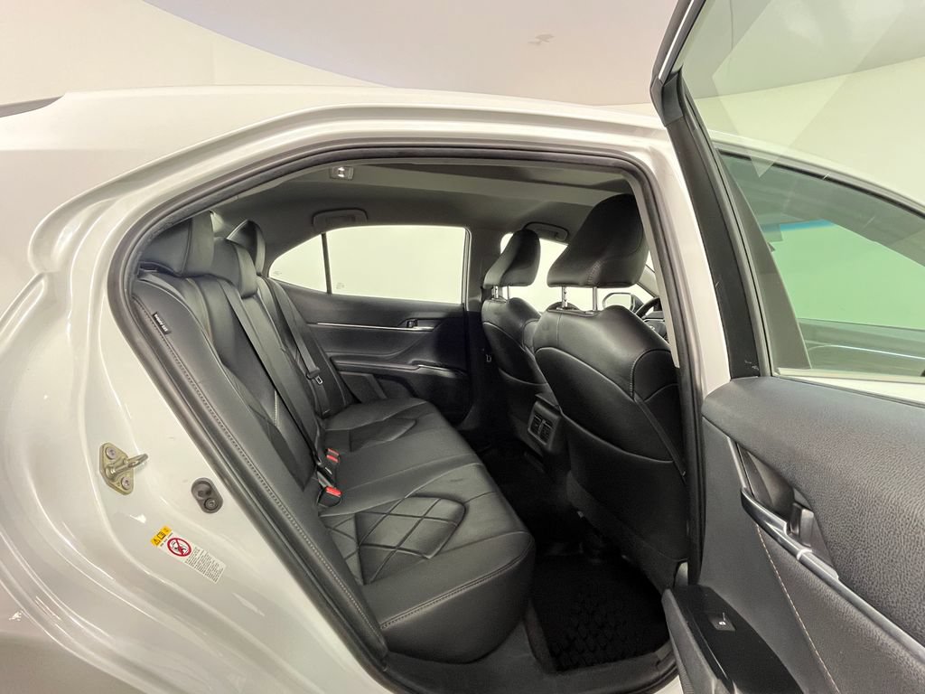 Used 2018 Toyota Camry XLE FWD image 19