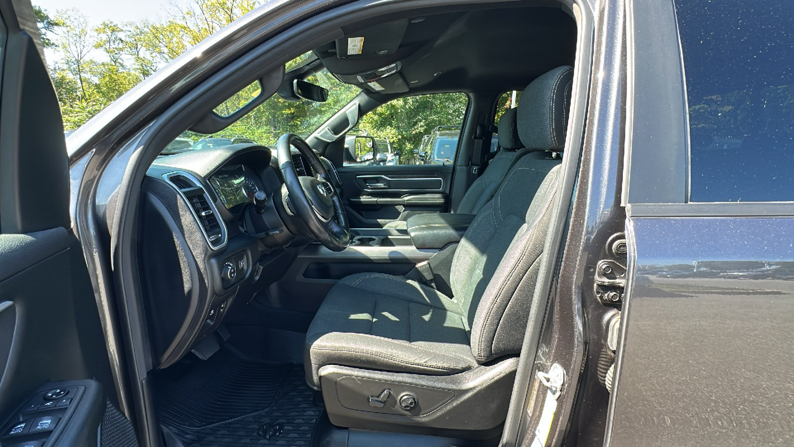 Used 2020 RAM 1500 Big Horn AWD/4WD image 14